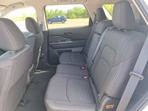 Certified 2025 Nissan Pathfinder S FWD image 24
