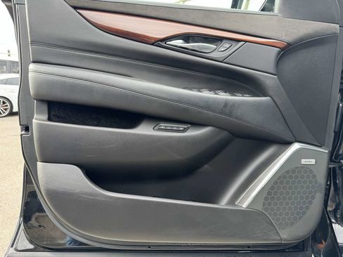 Used 2017 Cadillac Escalade Luxury image 24