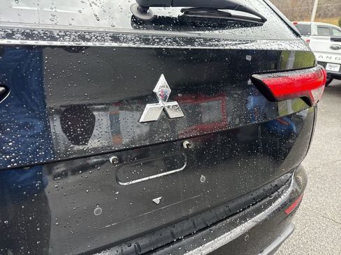 Used 2023 Mitsubishi Outlander ES AWD/4WD image 6