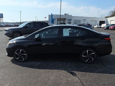 Used 2024 Nissan Versa SR FWD image 5