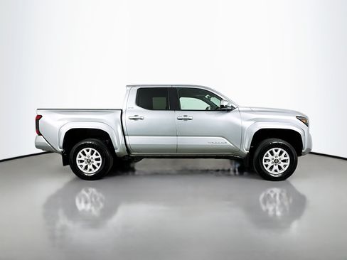 Certified 2024 Toyota Tacoma SR5 AWD/4WD image 8
