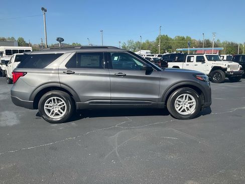New 2026 Ford Explorer Active RWD image 4