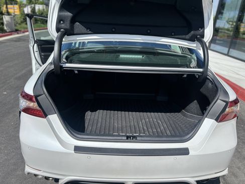 Used 2018 Toyota Camry XSE image 30