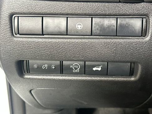 Used 2025 Nissan Rogue SV AWD/4WD image 21