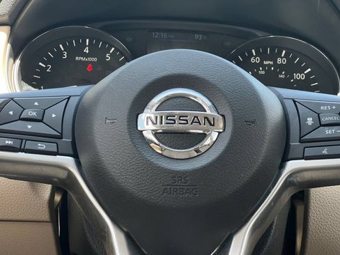 Used 2020 Nissan Rogue SV w/ Premium Package FWD image 5
