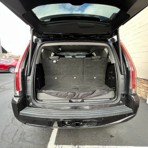 Used 2018 Cadillac Escalade Luxury AWD/4WD image 9