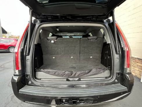 Used 2018 Cadillac Escalade Luxury image 9