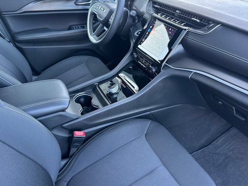 Used 2025 Jeep Grand Cherokee Laredo X w/ Luxury Tech Group I RWD image 19