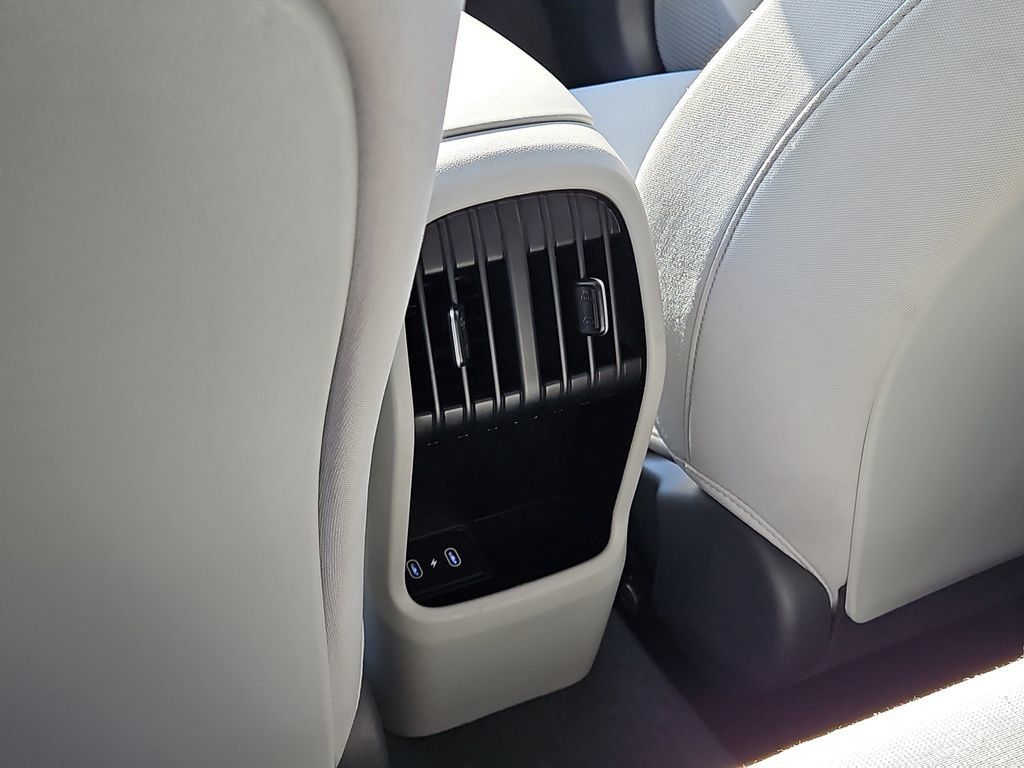 Used 2025 Hyundai Kona SEL FWD image 14
