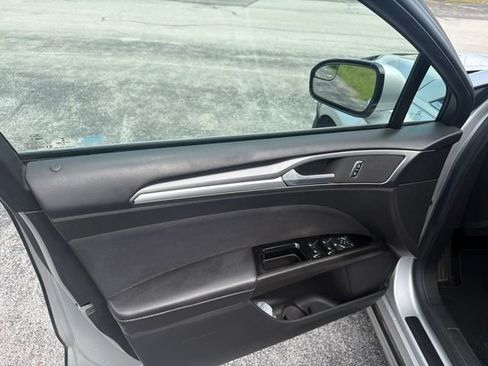 Used 2016 Ford Fusion SE FWD image 21