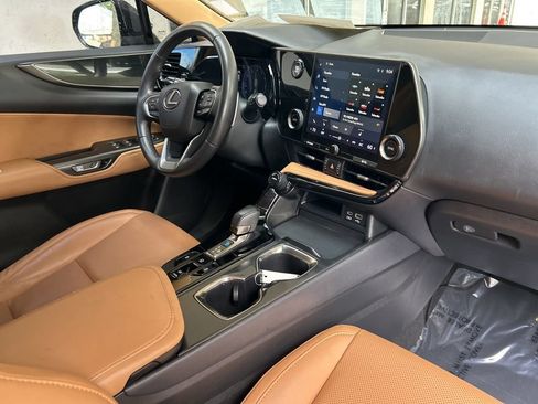 Used 2023 Lexus NX 250 FWD w/ Towing Package (2000 Lbs) image 23