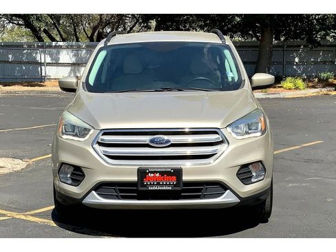 Used 2018 Ford Escape SEL image 3