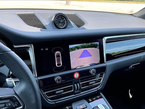 Used 2025 Porsche Macan image 14