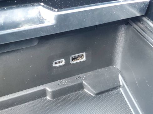 Used 2025 GMC Yukon XL Denali RWD image 31