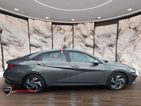 Used 2025 Hyundai Elantra SEL FWD image 5