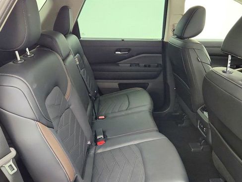 Used 2025 Nissan Pathfinder Platinum w/ Cargo Package AWD/4WD image 24