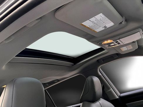 Used 2023 Toyota Highlander XLE image 27