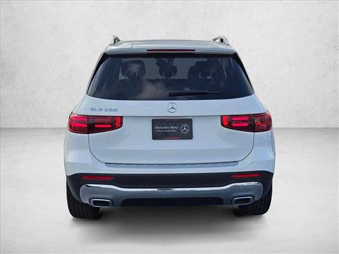 Used 2025 Mercedes-Benz GLB 250 image 8