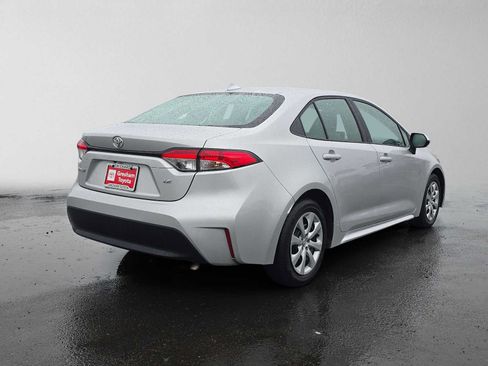 Used 2025 Toyota Corolla LE FWD image 3