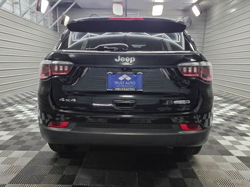 Used 2019 Jeep Compass Latitude w/ Cold Weather Group AWD/4WD image 6