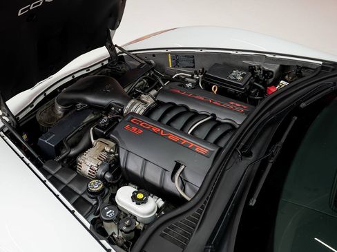 Used 2009 Chevrolet Corvette Coupe w/ Z51 Performance Package RWD image 15