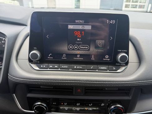 Used 2025 Nissan Rogue S FWD image 20