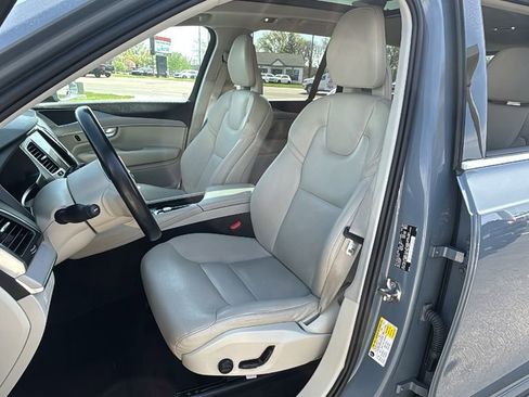 Used 2022 Volvo XC90 T5 Momentum w/ Climate Package image 27