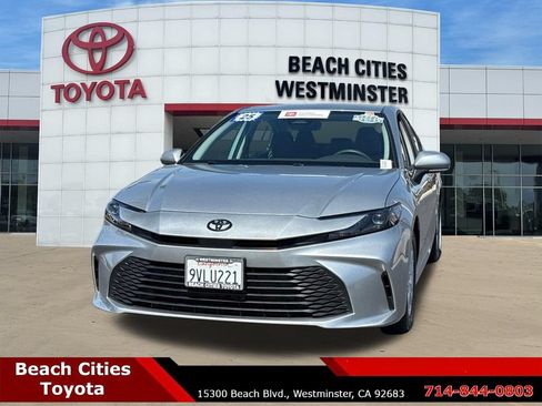 Used 2025 Toyota Camry LE w/ Convenience Package FWD image 5