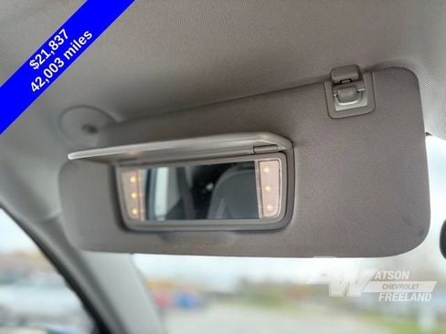 Used 2023 GMC Terrain SLE w/ Driver Convenience Package FWD image 23