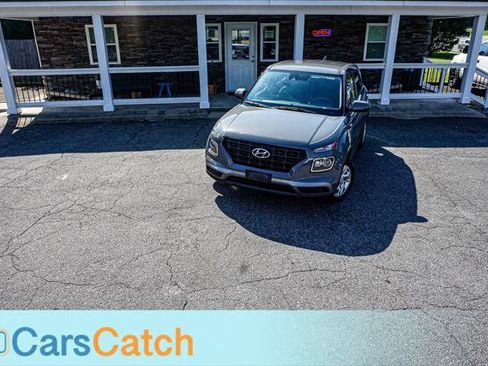 Used 2021 Hyundai Venue SE FWD image 3