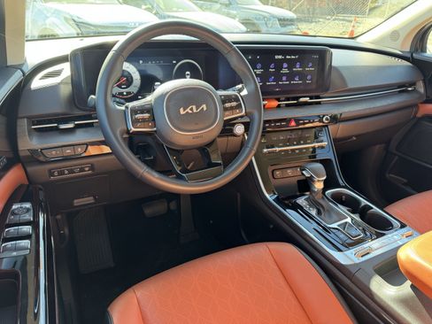 Certified 2024 Kia Carnival SX image 21