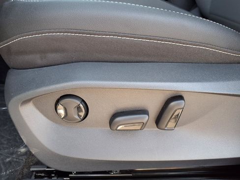 New 2026 Volkswagen Taos SE FWD image 11