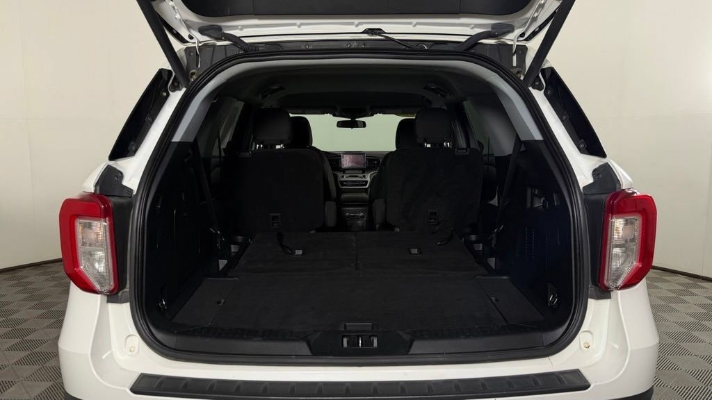 Used 2023 Ford Explorer XLT AWD/4WD image 11