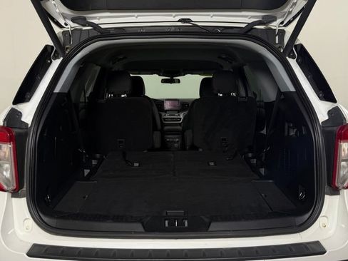 Used 2023 Ford Explorer XLT AWD/4WD image 11