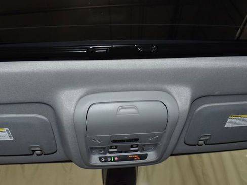 Used 2023 GMC Acadia SLE w/ Driver Convenience Package image 24