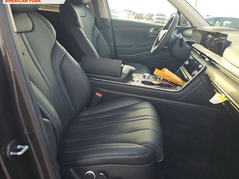 Used 2025 Genesis GV80 2.5T Select image 14