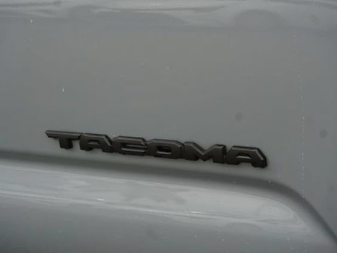 Used 2021 Toyota Tacoma SR5 RWD image 23