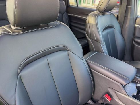 Used 2025 Jeep Grand Cherokee L Limited w/ Black Appearance Package image 6