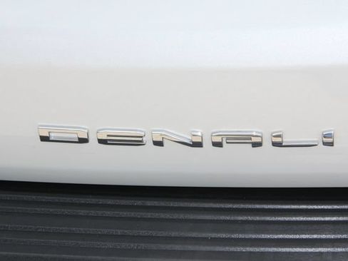Used 2023 GMC Yukon XL Denali AWD/4WD image 11