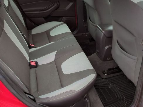 Used 2014 Ford Focus SE w/ SE Sport Package image 20