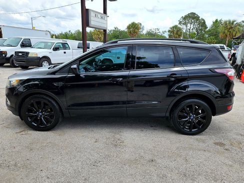 Used 2017 Ford Escape SE w/ SE Sport Appearance Package image 5
