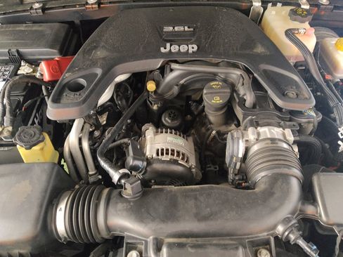 Used 2018 Jeep Wrangler Unlimited Sport S AWD/4WD image 30