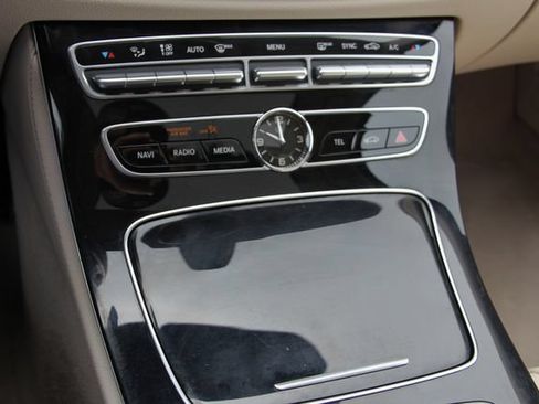 Used 2017 Mercedes-Benz E 300 4MATIC image 29