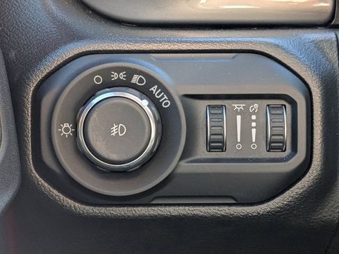 Used 2022 Jeep Wrangler Unlimited Sahara image 19