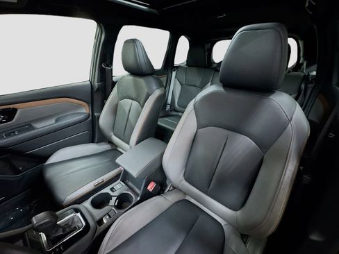 Used 2025 Subaru Forester Sport image 19