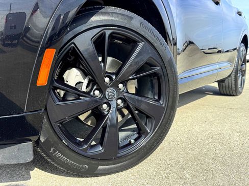 Used 2022 Buick Envision Essence w/ Sport Touring Package image 2