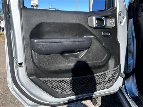 Used 2022 Jeep Gladiator Mojave w/ Trailer Tow Package image 17