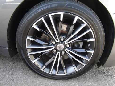 Used 2017 Nissan Maxima Platinum image 9