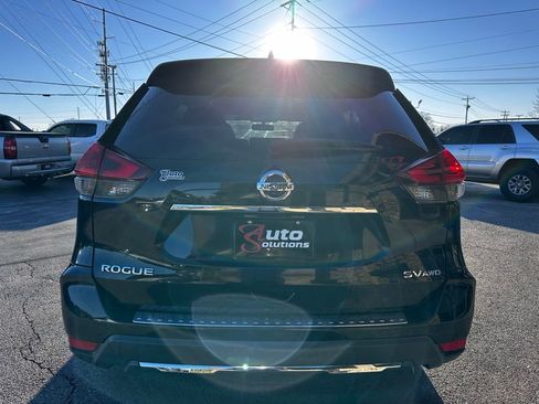 Used 2018 Nissan Rogue SV w/ Premium Package image 4