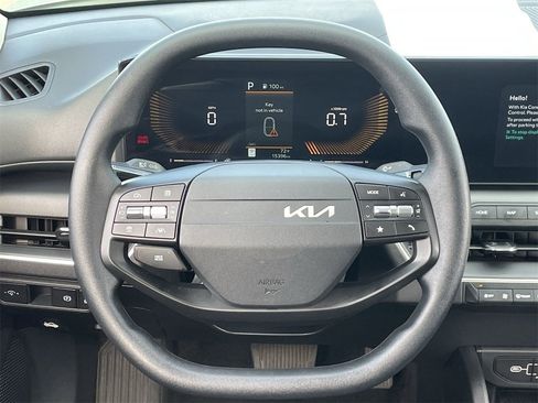 Used 2025 Kia K4 LXS image 21